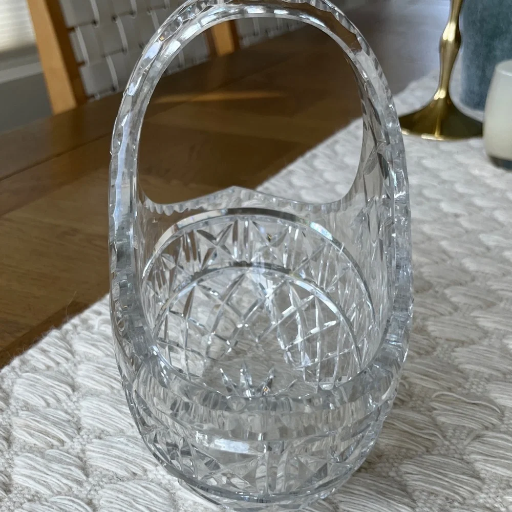EUC Vntage cut lead crystal basket